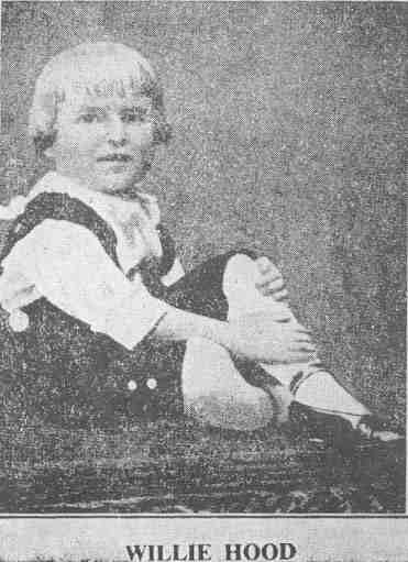 Willie Hood, J. G. Hood (4150 Lafayette Ave., St. Louis, Mo., 4150 Lafayette Ave.) hatéves fia 1917. október 14-én halt meg a vakcinázást követő szájzárban. (A részleteket a Vaccination Inquirer 1917. november 1-jei száma közölte.) A New York-i Charles Higgens "The Horrors of Vaccination" című, jól dokumentált könyvében öt másik halálos kimenetelű, oltás utáni állkapocs-záródási eset fényképét mutatja be. (Kiad. 1920) A New York-i James A. Loyster úr, New Yorkból, 30 másik halálos kimenetelű esetről tett közzé feljegyzéseket, amelynek fia az oltás következtében gyermekbénulásban (agyi bénulásban) halt meg. (Az esetről szóló beszámolót a VACCINATION AT WORK című, a National Anti-Vaccination-League által kiadott könyv 33. oldalán olvashatjuk.