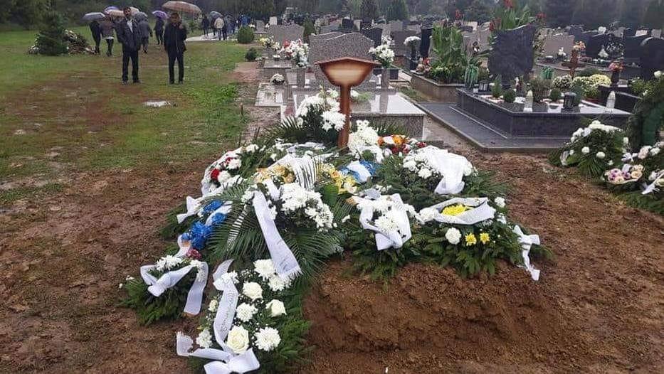 Gyermeküket eltemették, de az emlékét nem tudják elfeledni, azt akarják, hogy legyen felelőse a tragédiának 