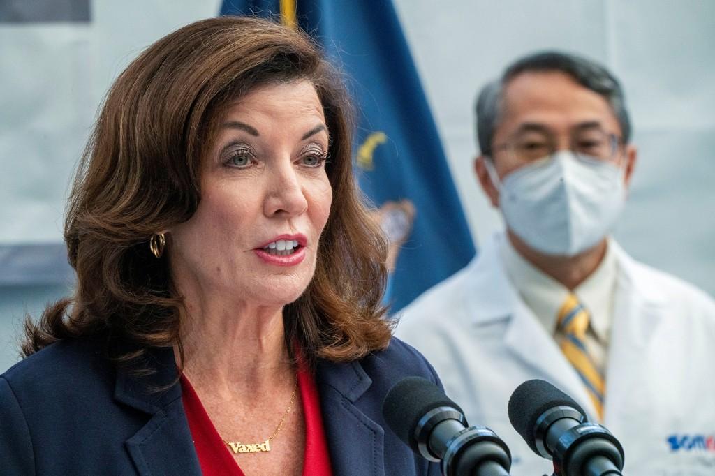 Kathy Hochul, New York állam új kormányzója: a vakcina Istentől való