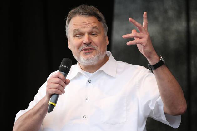 AZ IGAZSÁG A MADÁRINFLUENZÁRÓL, OLTÁSOKRÓL ÉS AZ AIDS-RŐL