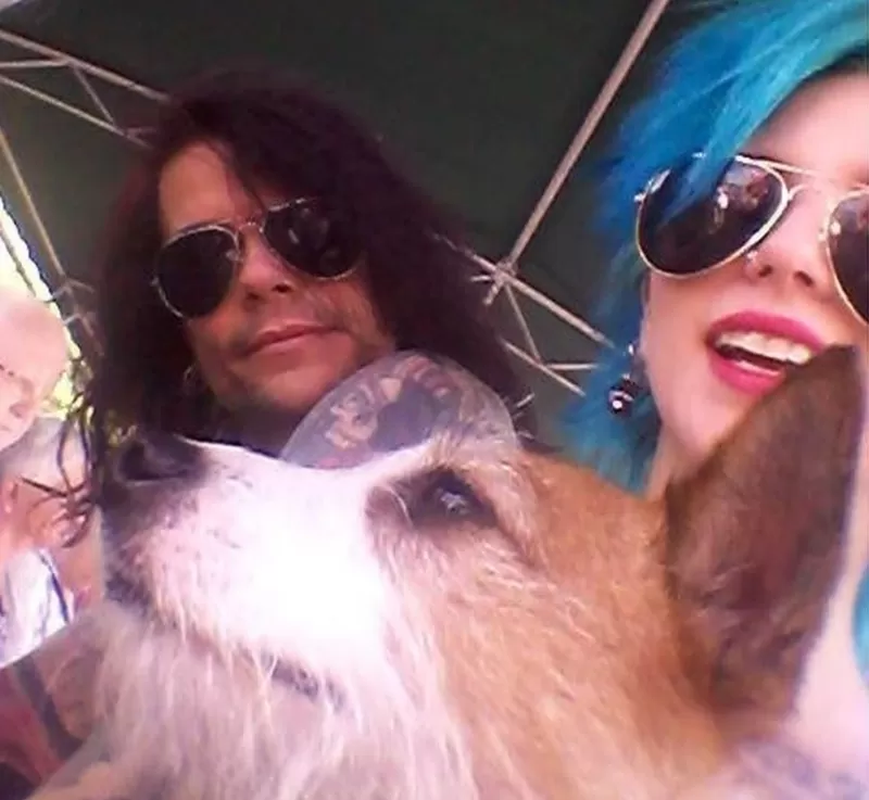 Zion és menyasszonya Vikki Spit